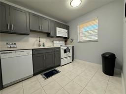 Picture of 3253 Foxcroft Rd # G110, Miramar, FL 33025