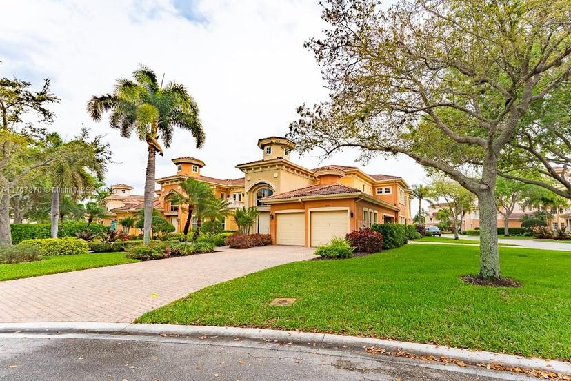 Picture of 545 Avellino Isles Cir # 102, Naples FL 34119