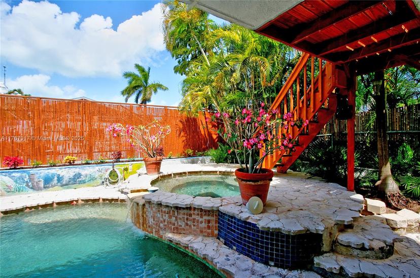 Picture of 141 Ocean Dr, Plantation Key FL 33070