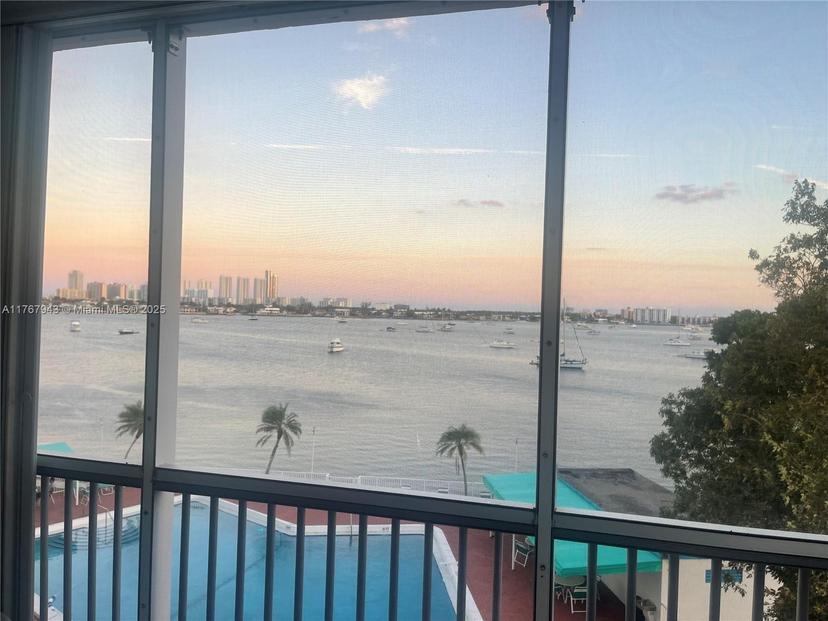 Picture of 2910 Point East Dr # M414, Aventura FL 33160