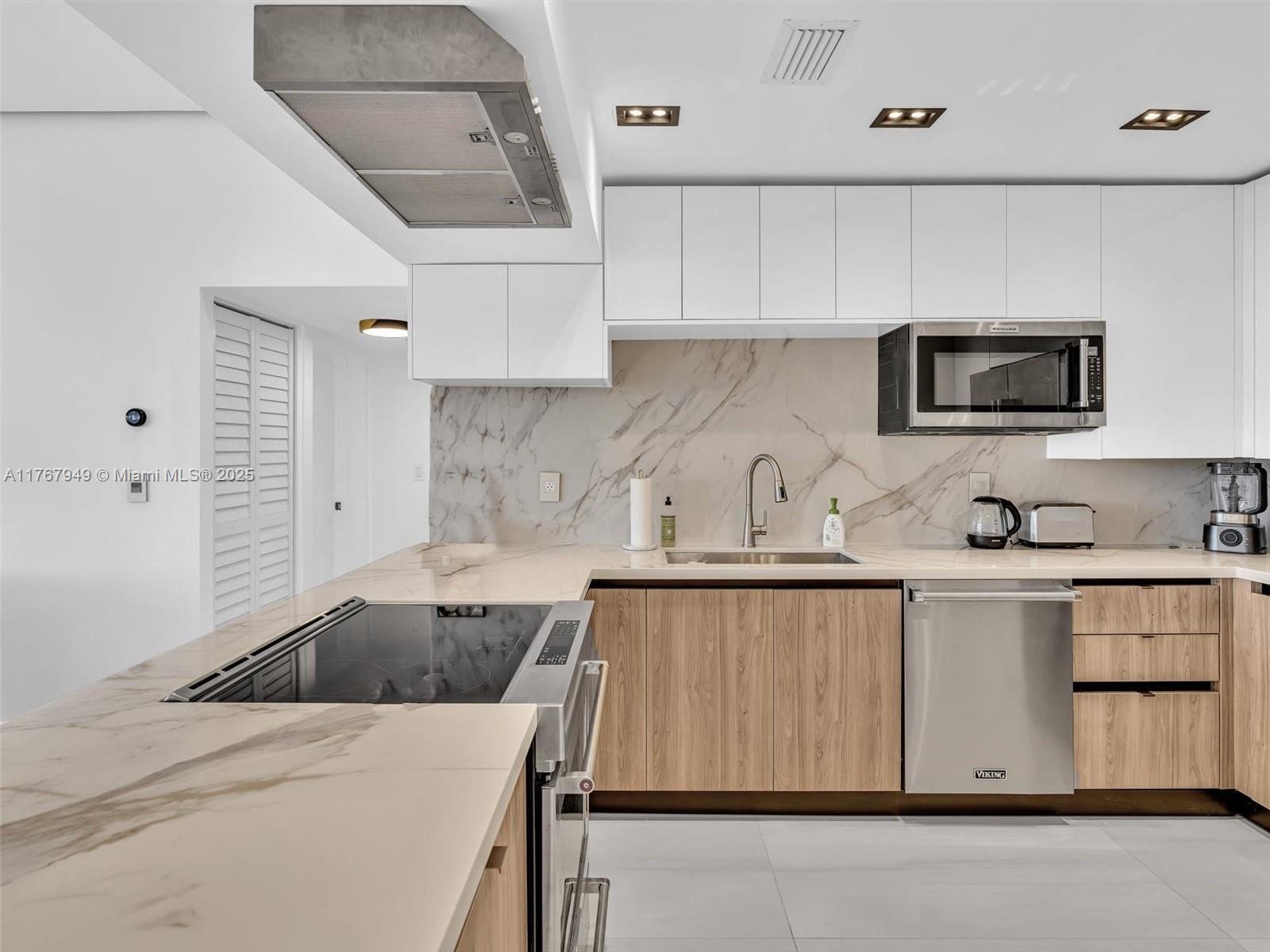 Picture of 20301 W Country Club Dr, Aventura, FL 33180