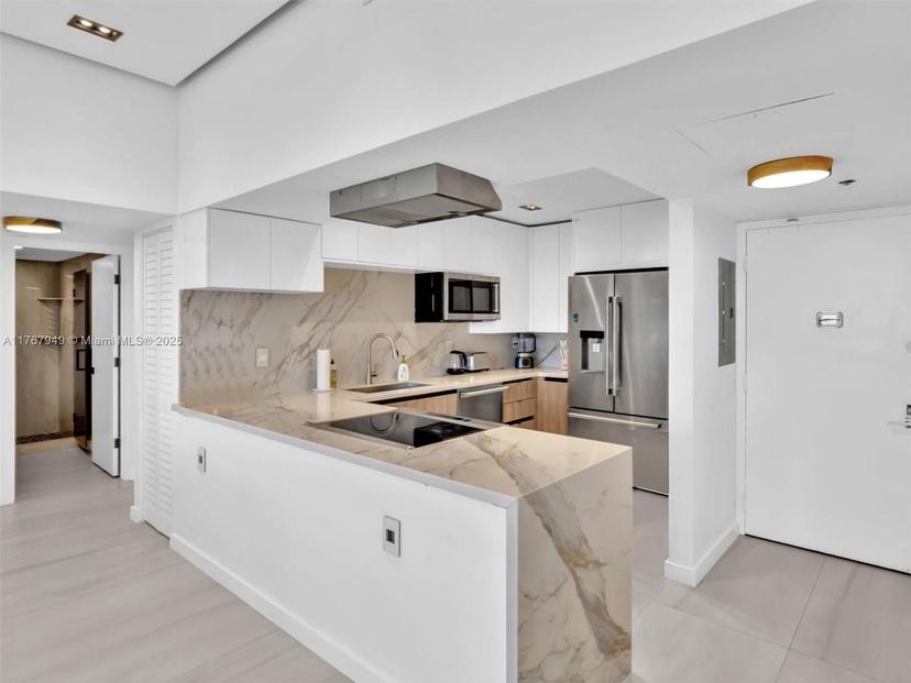 Picture of 20301 W Country Club Dr, Aventura FL 33180