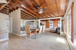 Picture of 881 Hialeah Dr, Hialeah, FL 33010