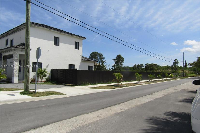 Picture of 11998 SW 232Nd St, Miami FL 33170