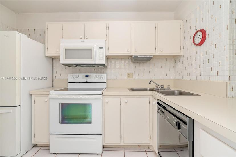 Picture of 465 Paradise Isle Blvd # 308, Hallandale Beach FL 33009