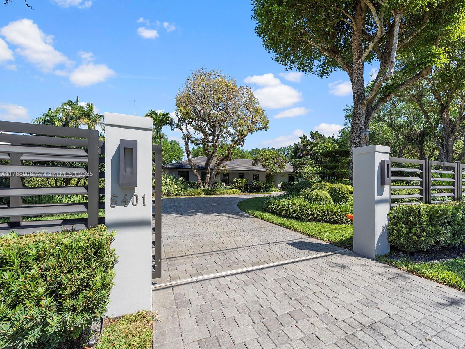 Picture of 6401 SW 96Th St, Pinecrest, FL 33156