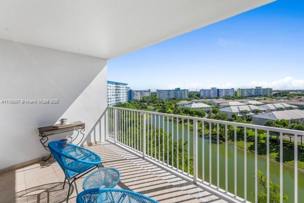 Picture of 3850 Washington St # 910, Hollywood FL 33021