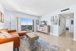 Picture of 3850 Washington St # 910, Hollywood, FL 33021