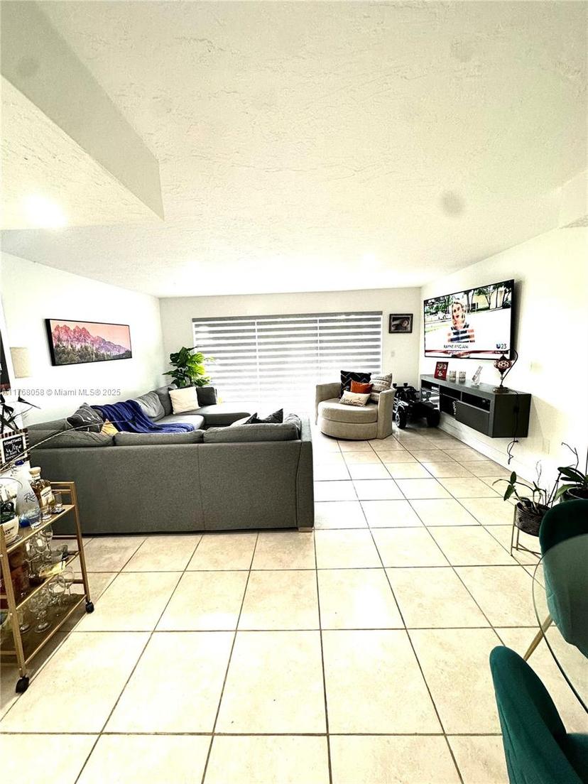 Picture of 9355 Fontainebleau Blvd # C107, Miami FL 33172