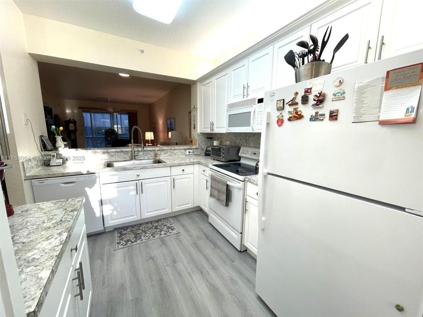 Picture of 7775 Yardley Dr # 409, Tamarac FL 33321