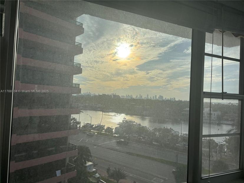 Picture of 5255 Collins Ave # 6J, Miami Beach FL 33140