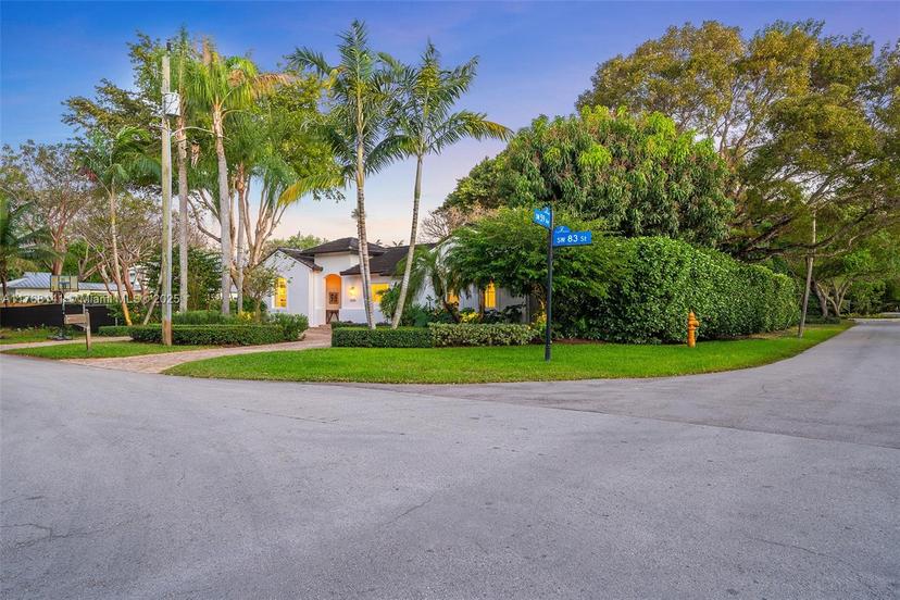 Picture of 5890 SW 83Rd St, South Miami FL 33143