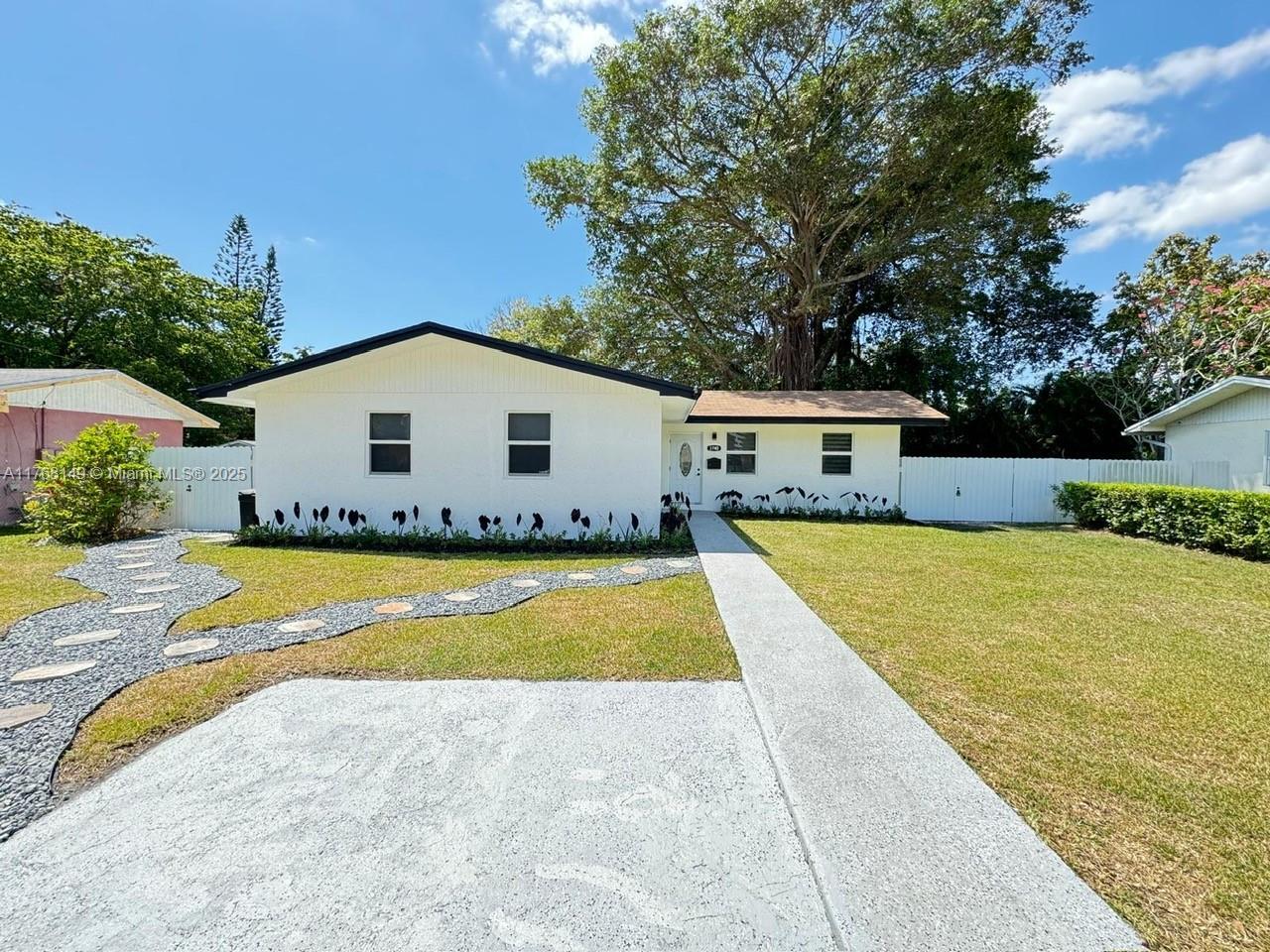 Picture of 3740 Percival Ave, Miami, FL 33133