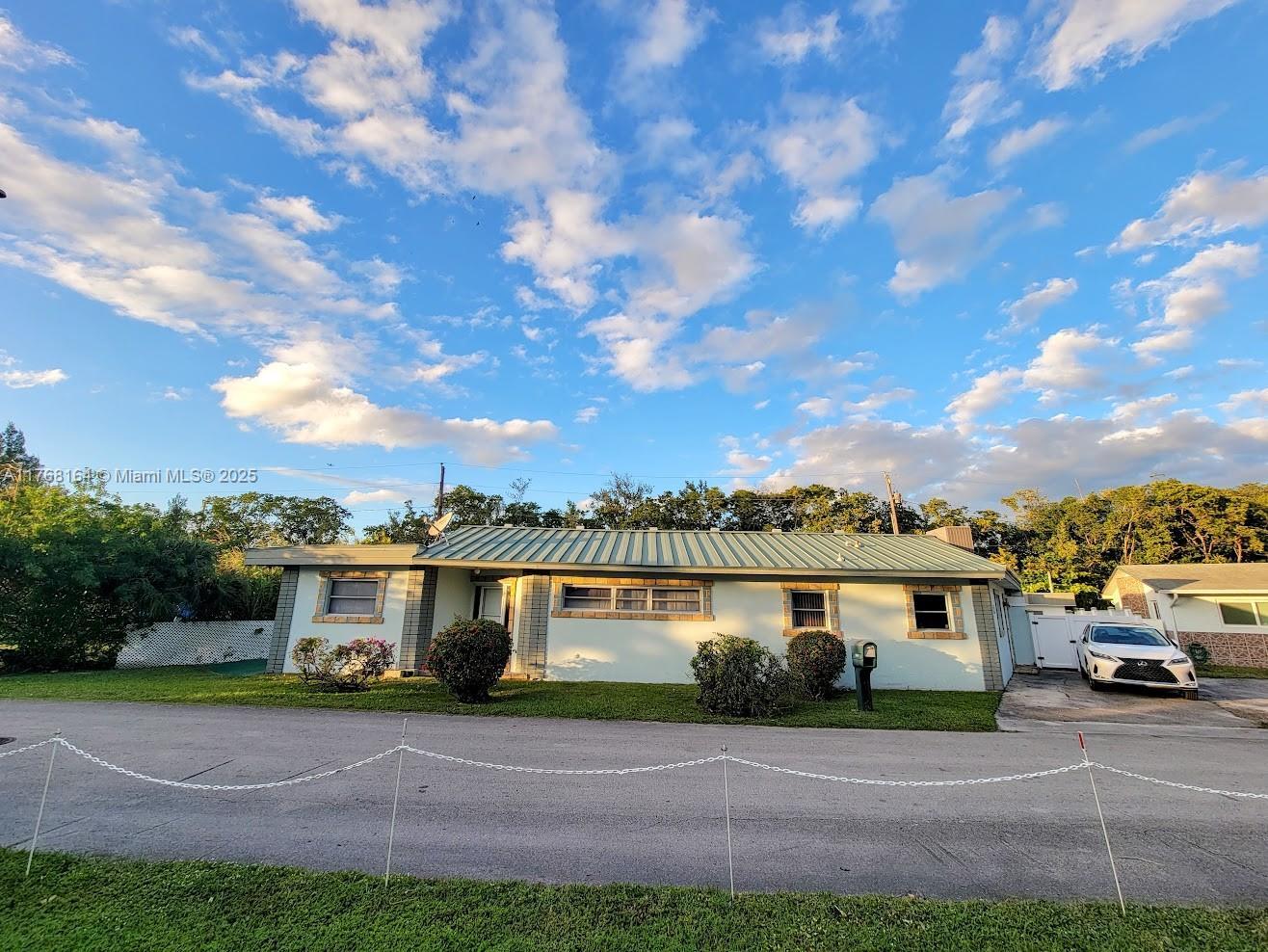 Picture of 2455 NE 137Th St, North Miami Beach, FL 33181
