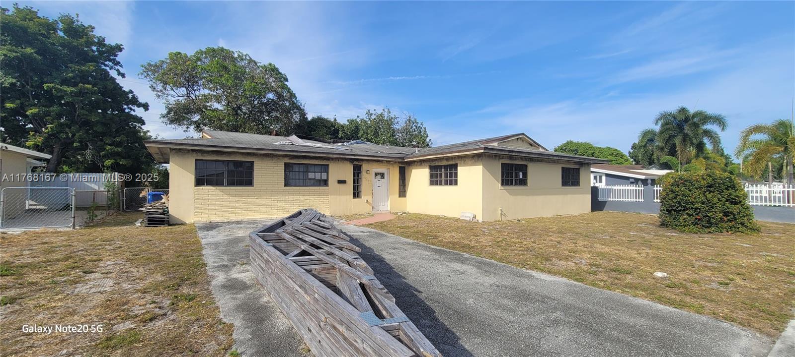 Picture of 2911 NW 189Th St, Miami Gardens, FL 33056