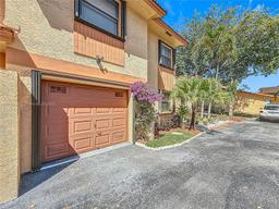 Picture of 985 SW 113Th Ter, Pembroke Pines, FL 33025