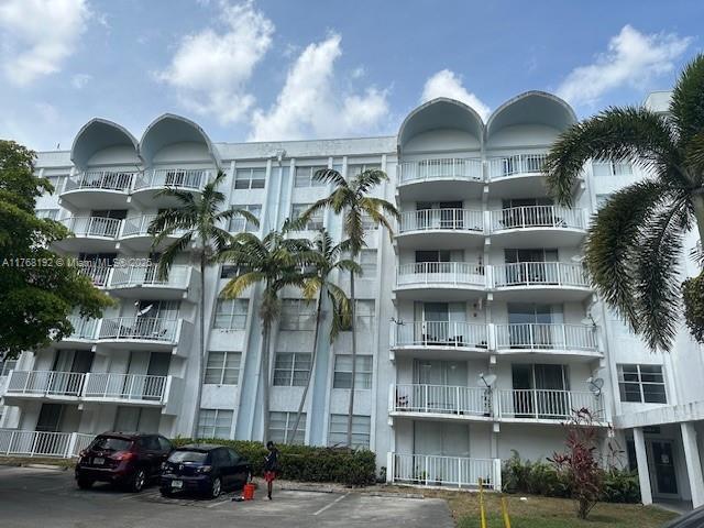 Picture of 484 NW 165Th St Rd # 415, Miami FL 33169