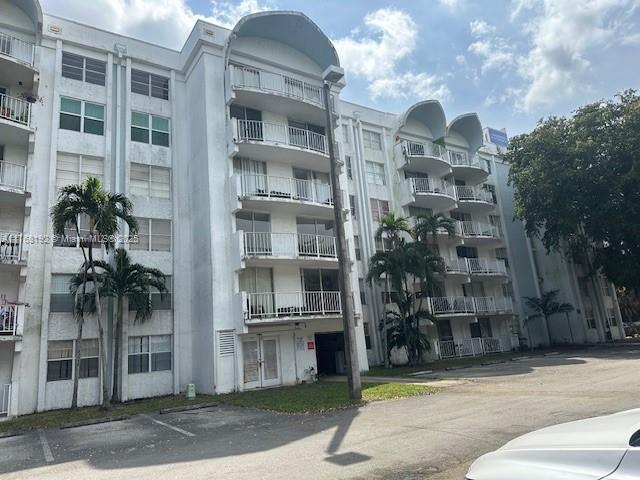Picture of 484 NW 165Th St Rd # 415, Miami FL 33169