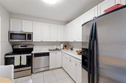 Picture of 1455 N Treasure Dr # 5R, North Bay Village, FL 33141