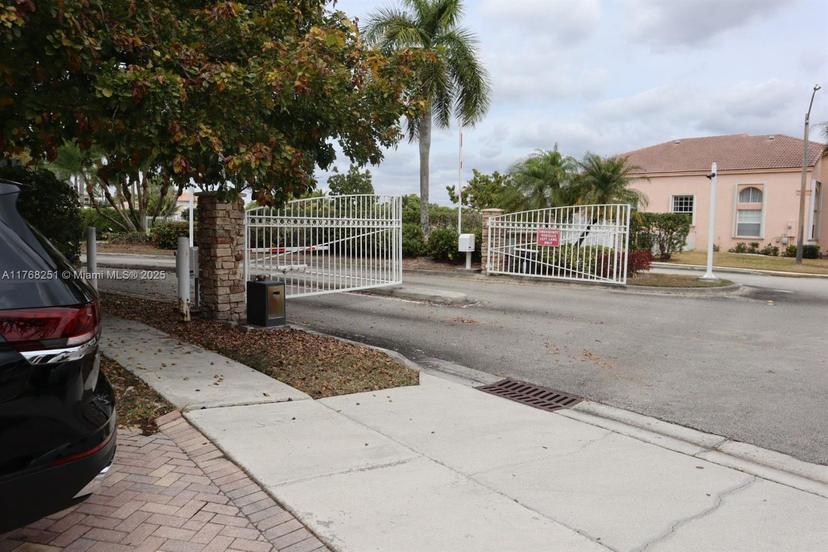 Picture of 1498 NW 153Rd Ln, Pembroke Pines FL 33028