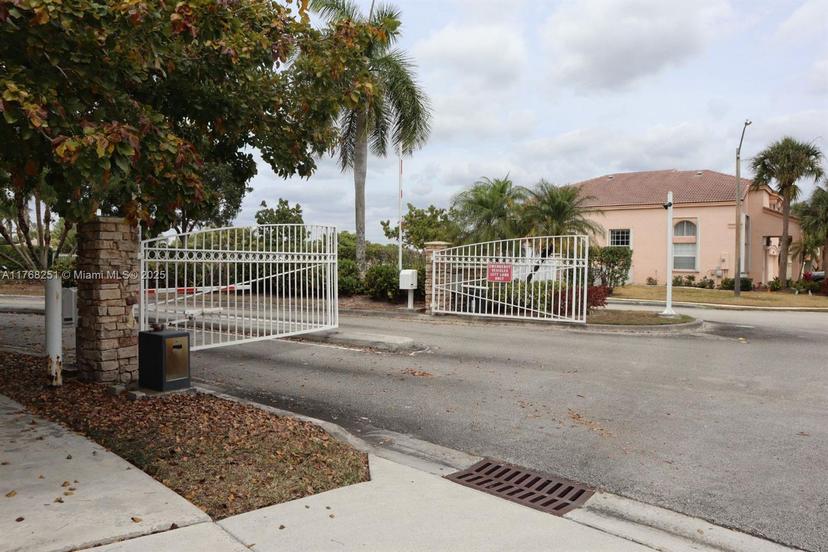 Picture of 1498 NW 153Rd Ln, Pembroke Pines FL 33028