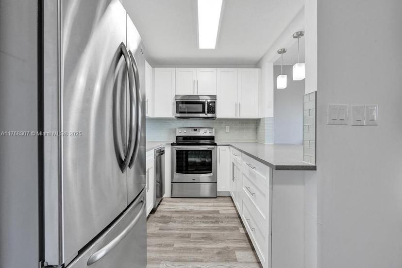 Picture of 700 Village Green Ct # 319, Palm Springs FL 33461