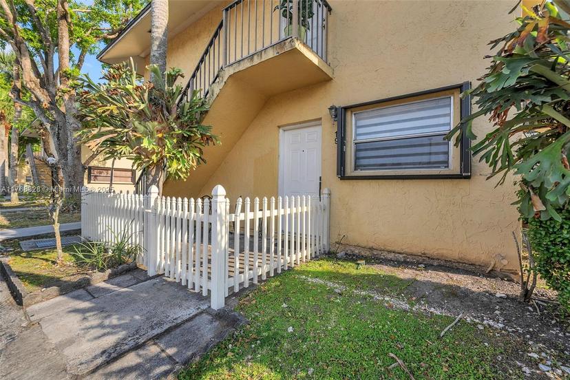 Picture of 15699 SW 73Rd Cir Ter # 9, Miami FL 33193