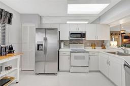 Picture of 2334 S Cypress Bend Dr # 908, Pompano Beach, FL 33069