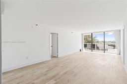 Picture of 20505 E Country Club Dr # 434, Aventura, FL 33180