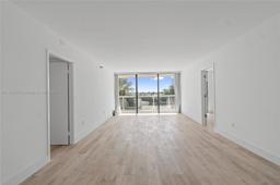 Picture of 20505 E Country Club Dr # 434, Aventura, FL 33180