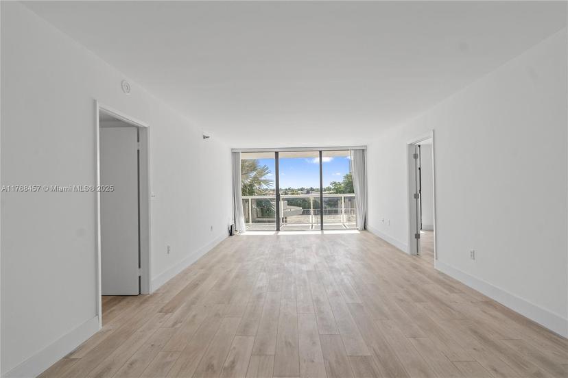 Picture of 20505 E Country Club Dr # 434, Aventura FL 33180