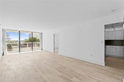 Picture of 20505 E Country Club Dr # 434, Aventura, FL 33180