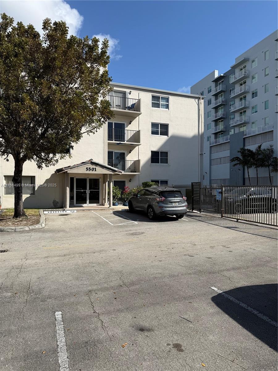 Picture of 5501 NW 7Th St # E301, Miami, FL 33126