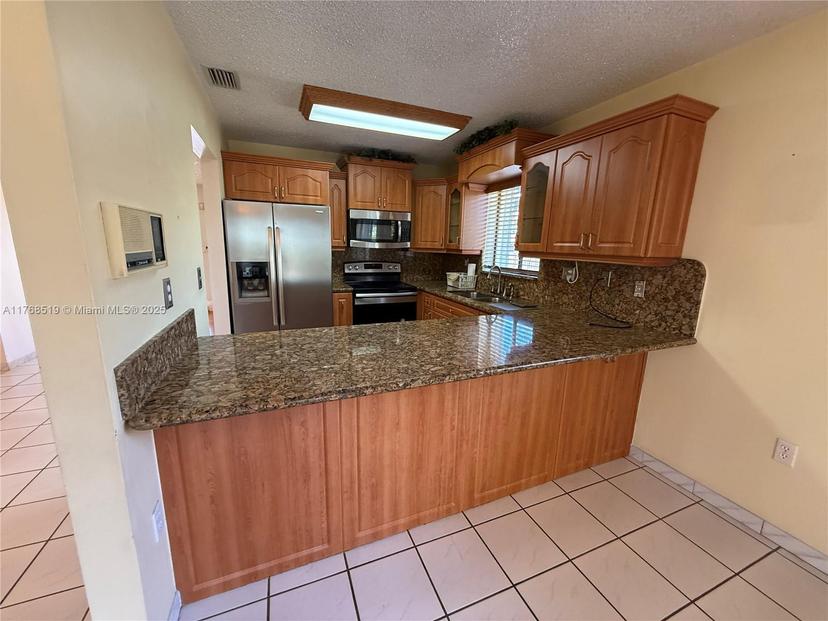 Picture of 7890 W 5Th Ln, Hialeah FL 33014