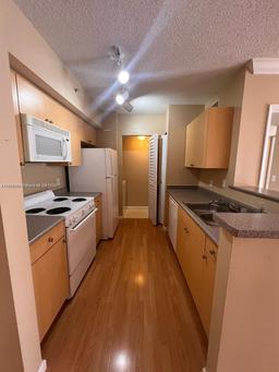Picture of 1919 Van Buren St # 510A, Hollywood, FL 33020