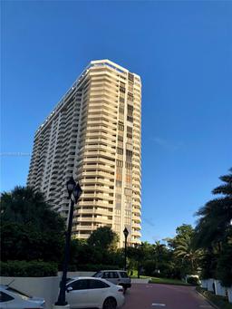 Picture of 1000 W Island Blvd # 712, Aventura, FL 33160