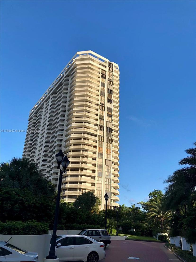 Picture of 1000 W Island Blvd # 712, Aventura FL 33160