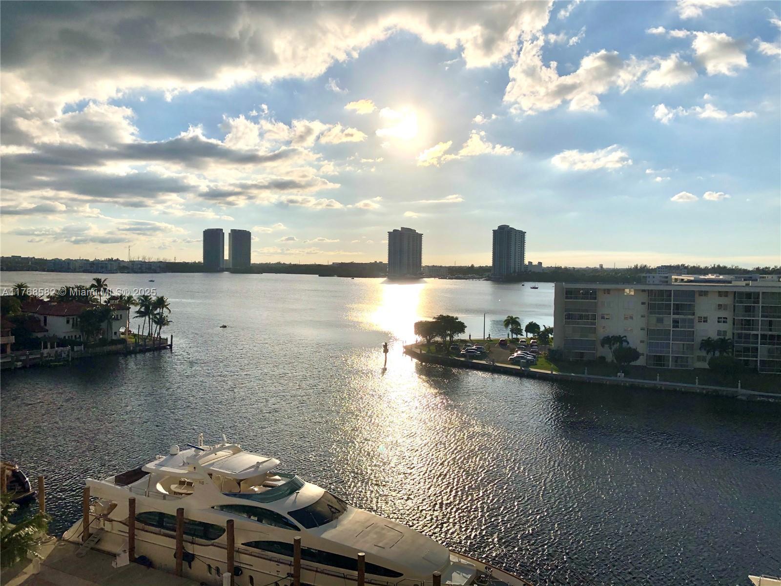 Picture of 1000 W Island Blvd # 712, Aventura, FL 33160