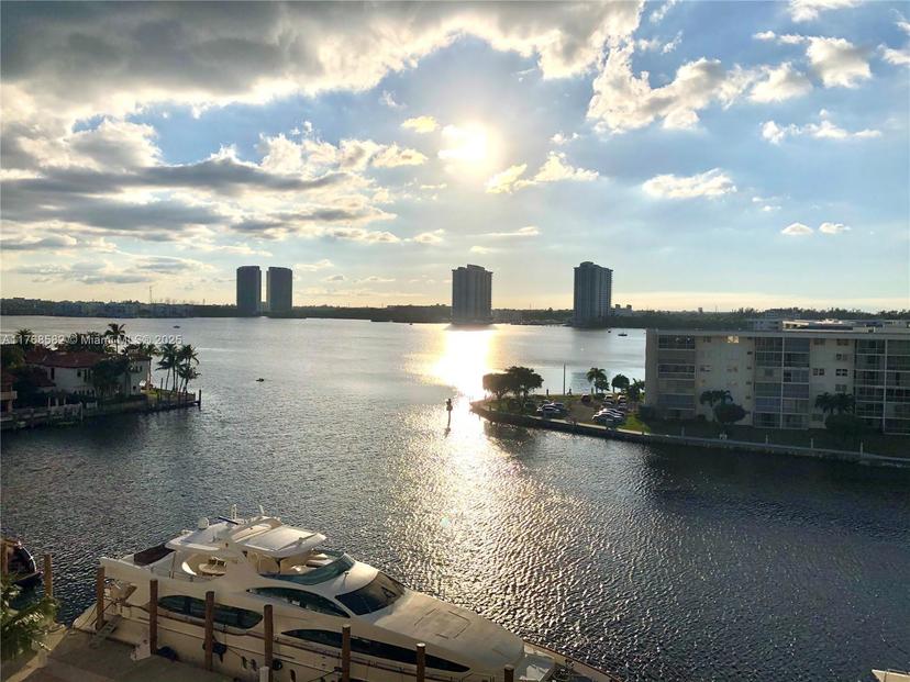 Picture of 1000 W Island Blvd # 712, Aventura FL 33160