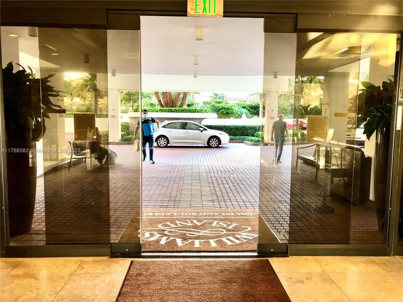 Picture of 1000 W Island Blvd # 712, Aventura FL 33160