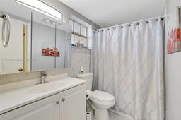 Picture of 1101 Hillcrest Ct # 109, Hollywood, FL 33021