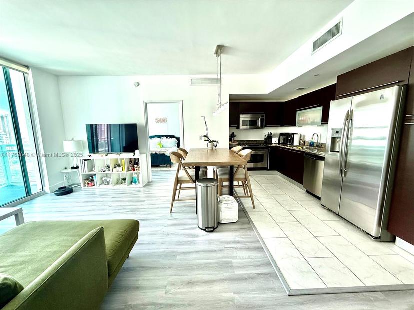 Picture of 950 Brickell Bay Dr # 2706, Florida City FL 33131