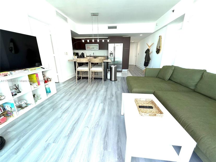 Picture of 950 Brickell Bay Dr # 2706, Florida City FL 33131