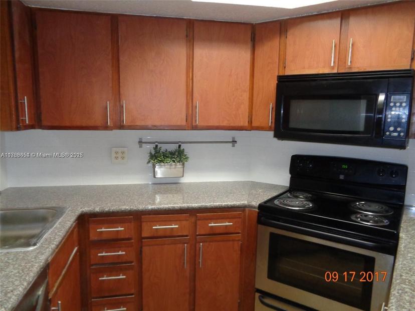 Picture of 8323 Lake Dr # 503, Doral FL 33166