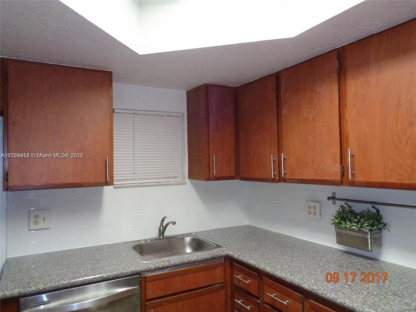 Picture of 8323 Lake Dr # 503, Doral FL 33166