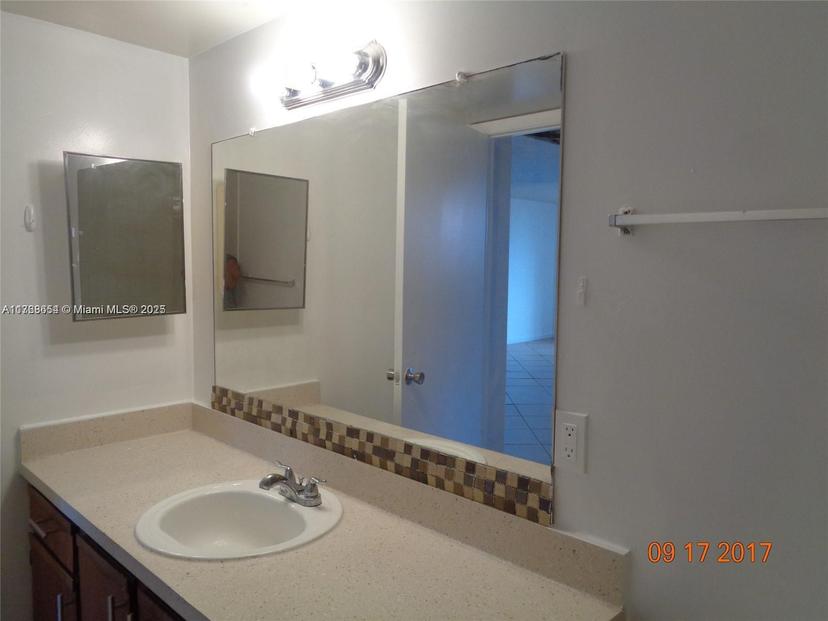 Picture of 8323 Lake Dr # 503, Doral FL 33166