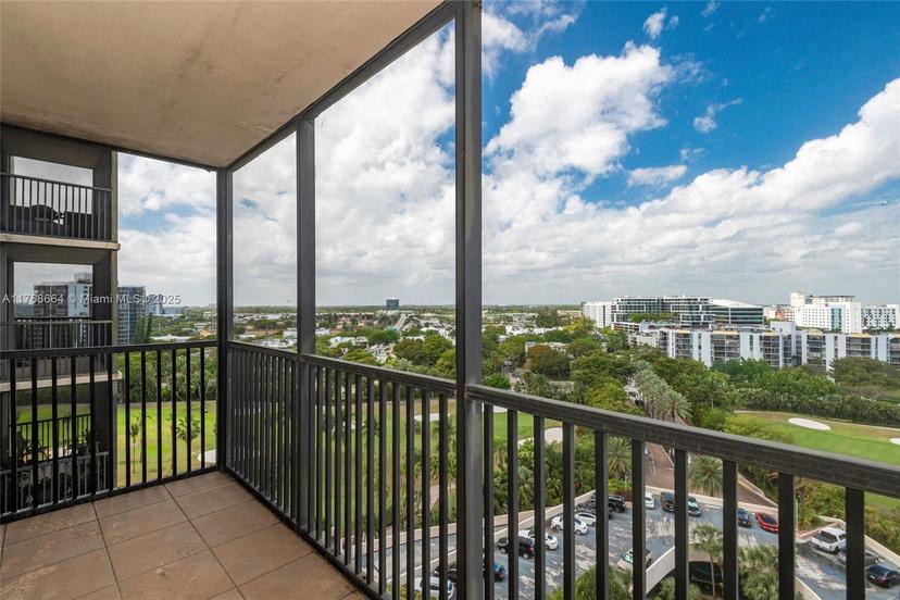 Picture of 20301 W Country Club Dr # 1421, Aventura FL 33180