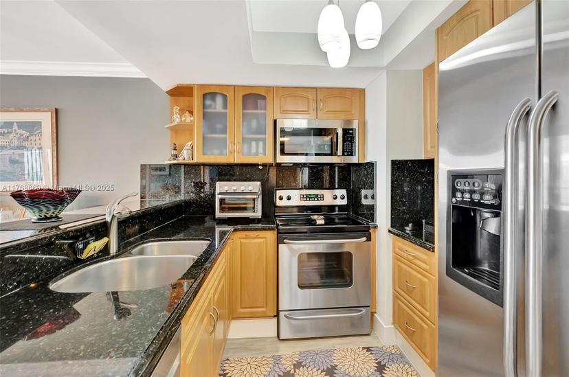 Picture of 7601 E Treasure Dr # 1410, North Bay Village FL 33141