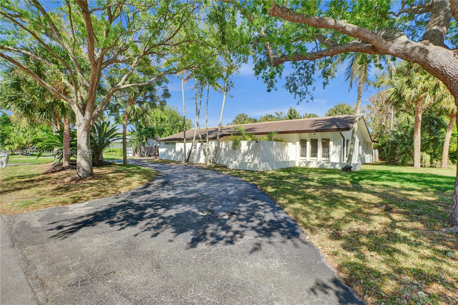 Picture of 13935 SW 102Nd Ct, Miami, FL 33176