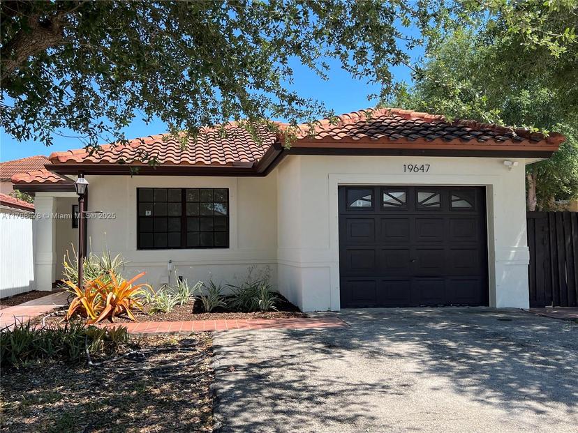 Picture of 19647 NW 85Th Ave, Hialeah FL 33015